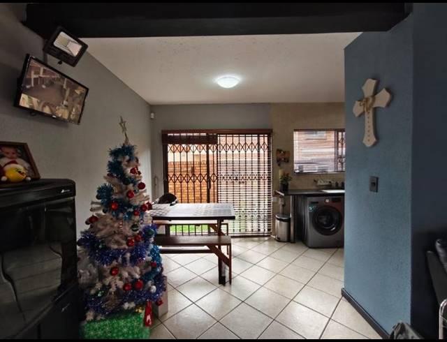 3 BEDROOM TOWNHOUSE FOR SALE IN FLORENTIA